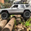 jeep cherokee xj mn78 auto rc escala 1-12 sobre fondo blanco o montañoso