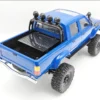toyota hilux 96 wpl c64 auto rc escala 1-16 sobre superficie rocosa o fondo blanco
