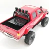 toyota hilux 96 wpl c64 auto rc escala 1-16 sobre superficie rocosa o fondo blanco