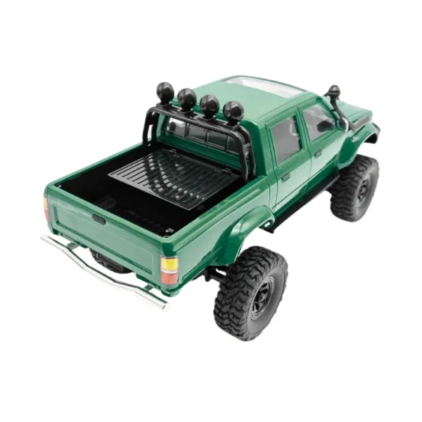 toyota hilux 96 wpl c64 auto rc escala 1-16 sobre superficie rocosa o fondo blanco